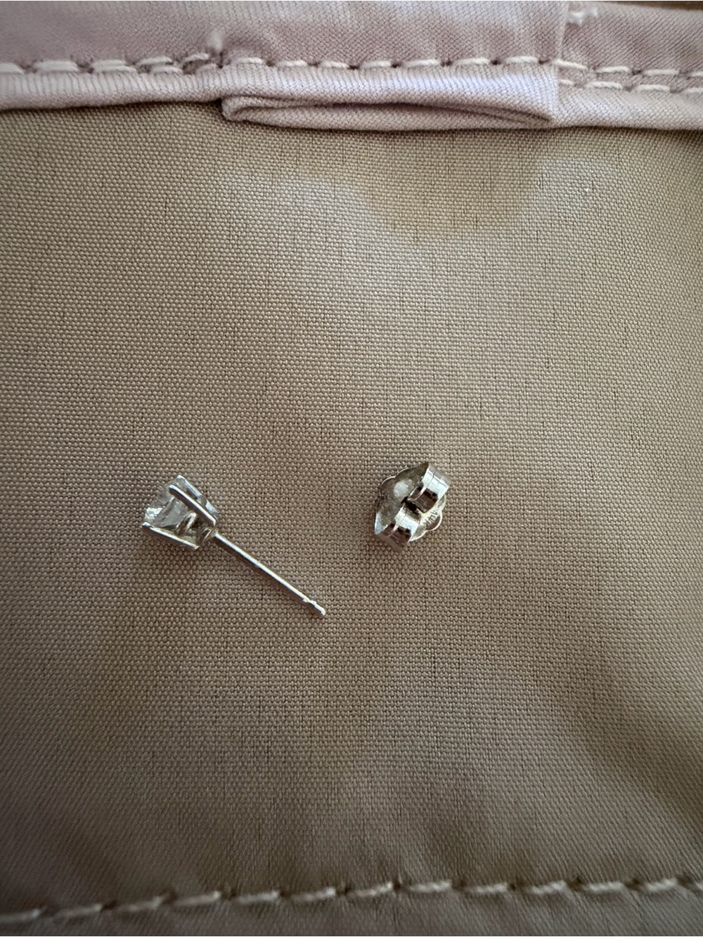 Single White Gold 14k diamond earring 1/4 carat, 4.5mm - Picture 3 of 5